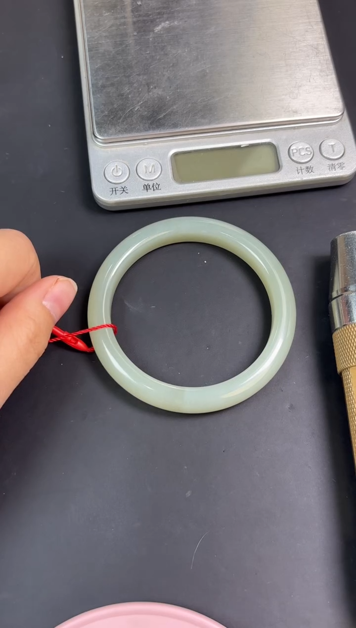 【闪购商品】和田玉手镯未镶嵌且末微色差近矿59+