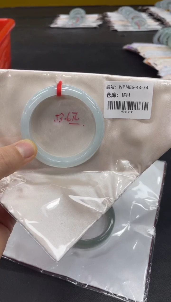 未镶嵌手镯翡翠翡翠手镯