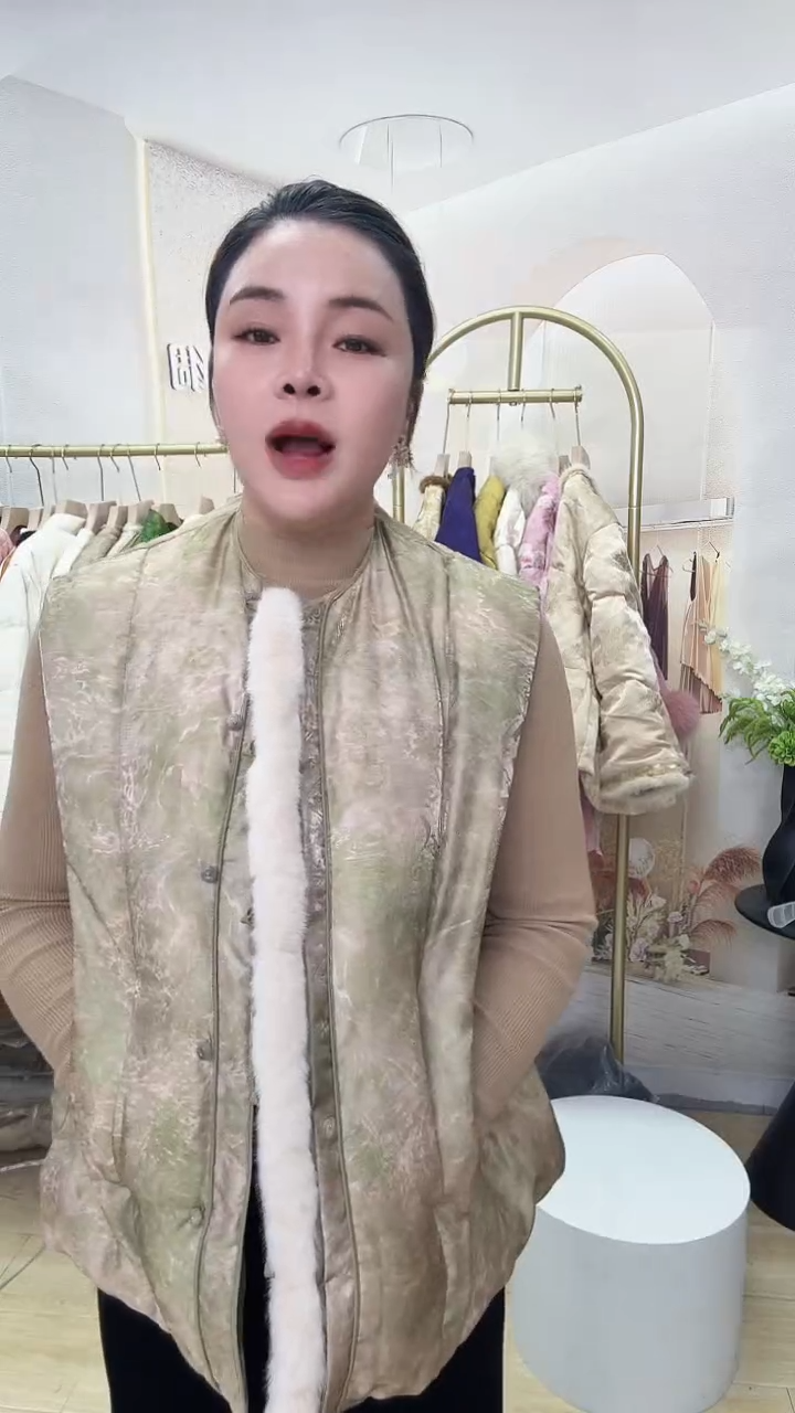 4号羽绒服马甲1件