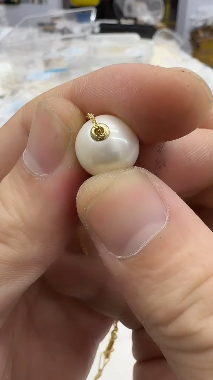 吊坠(赠链)18K金镶嵌淡水珍珠12-13mm 白路路通-孤品