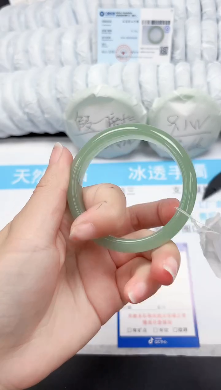 【闪购商品】石英质玉手镯未镶嵌442