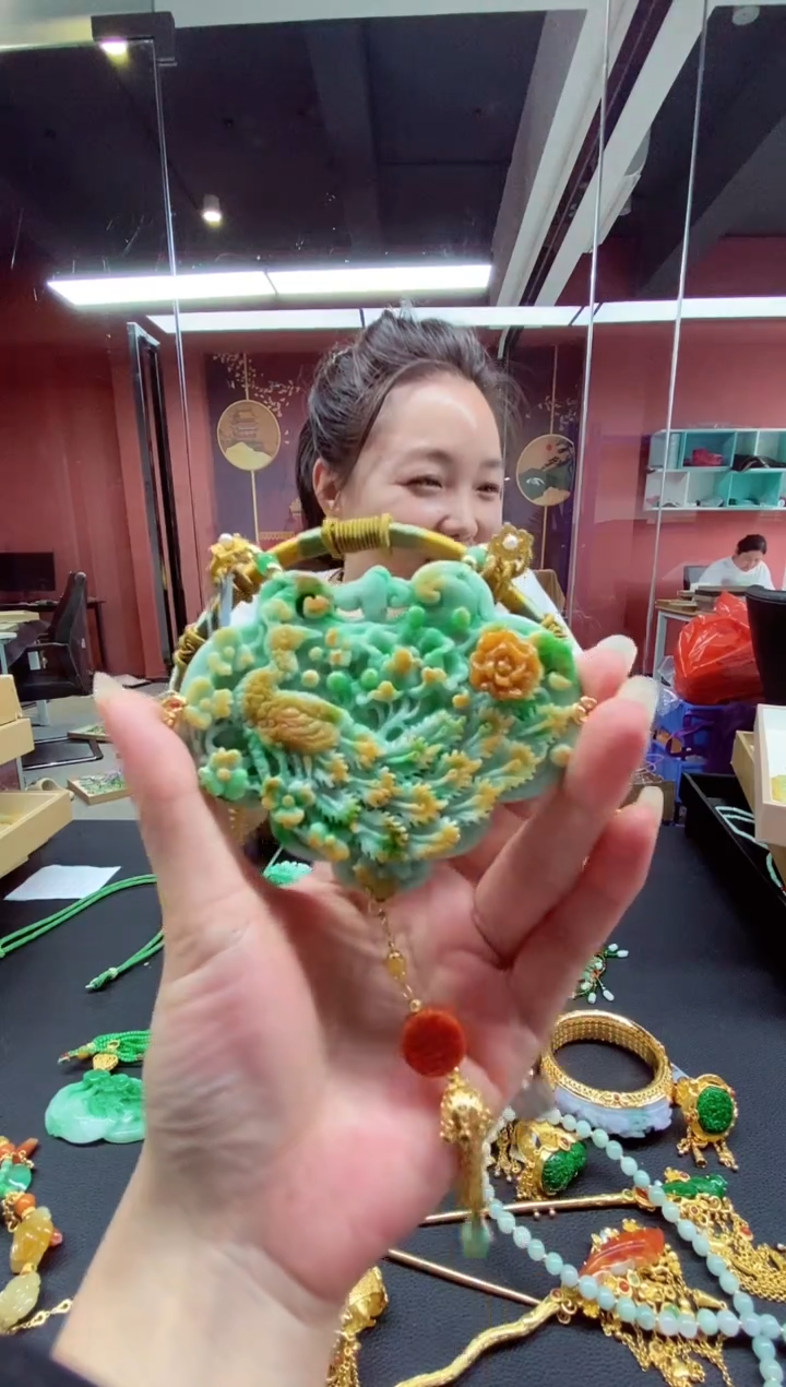 翡翠未镶嵌颈饰翡翠吊坠