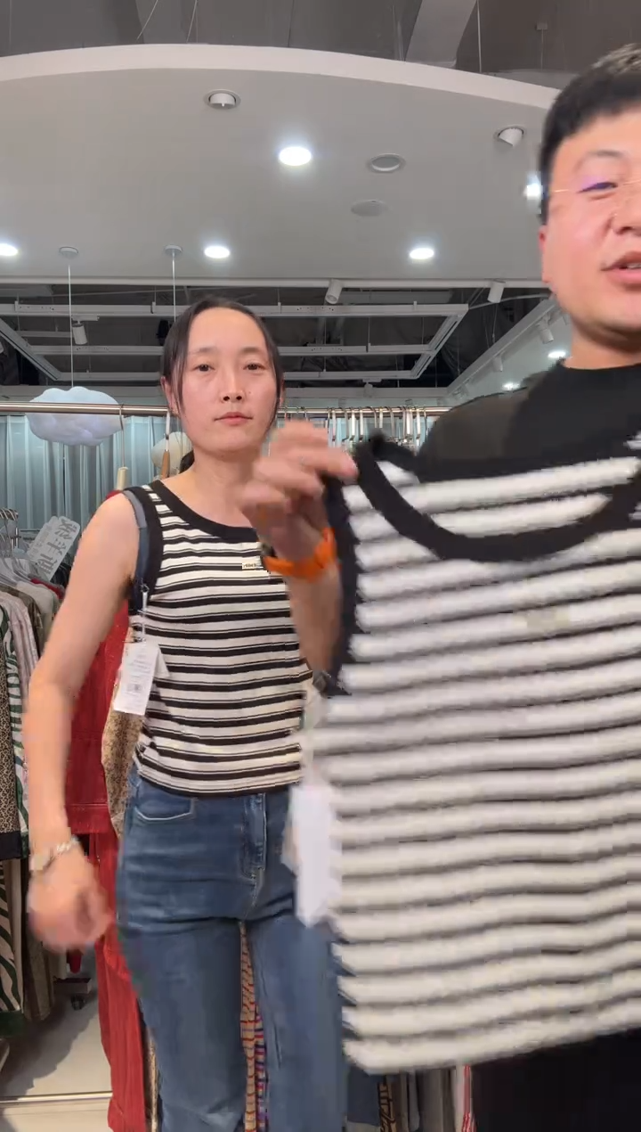 黑色条纹半长款     81780