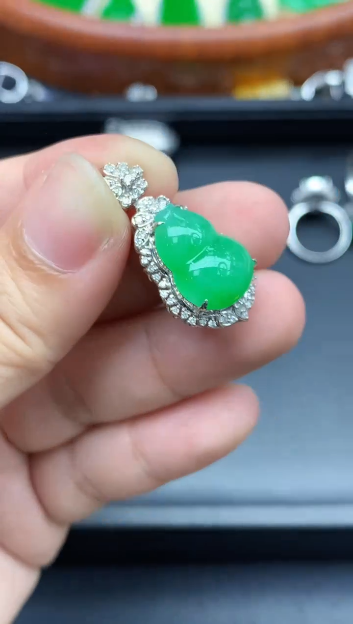 颈饰18K金镶嵌翡翠576-中国好珍宝