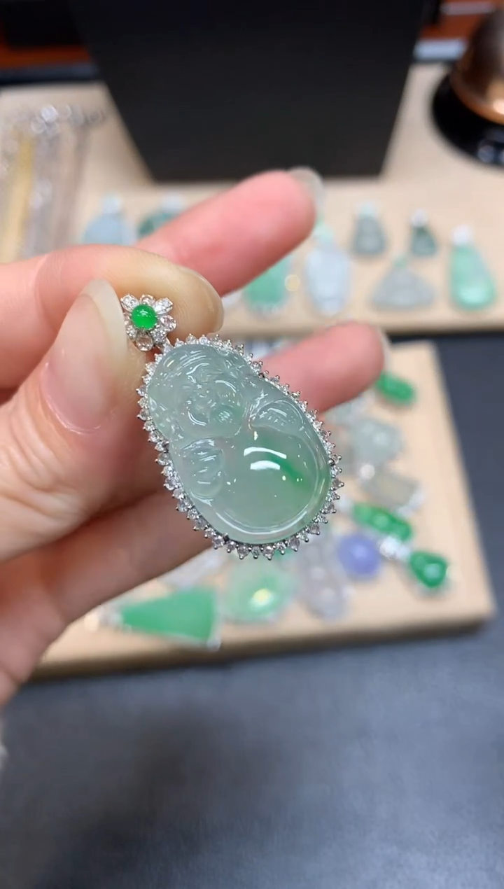 【闪购商品】翡翠颈饰18K金镶嵌财神【无服务费