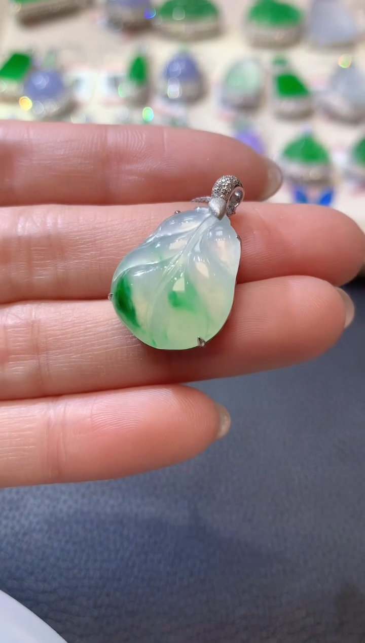 【闪购商品】翡翠吊坠(不含链)18K金镶嵌C3翡翠