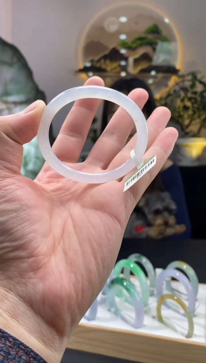 【闪购商品】翡翠手镯未镶嵌亮白色系白月光贵妃圆条 编号