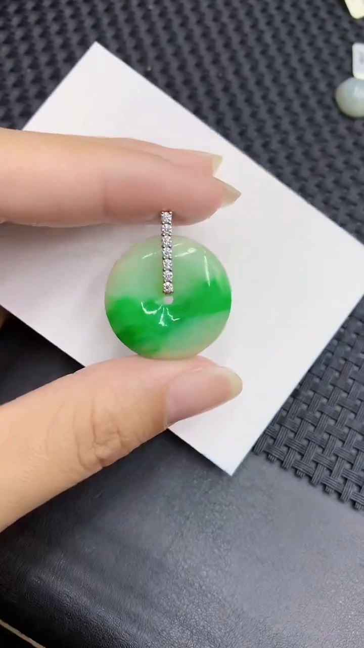 【闪购商品】翡翠颈饰18K金镶嵌            8