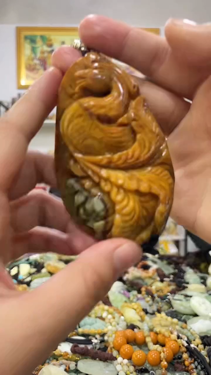 未镶嵌蛇纹石玉吊坠  