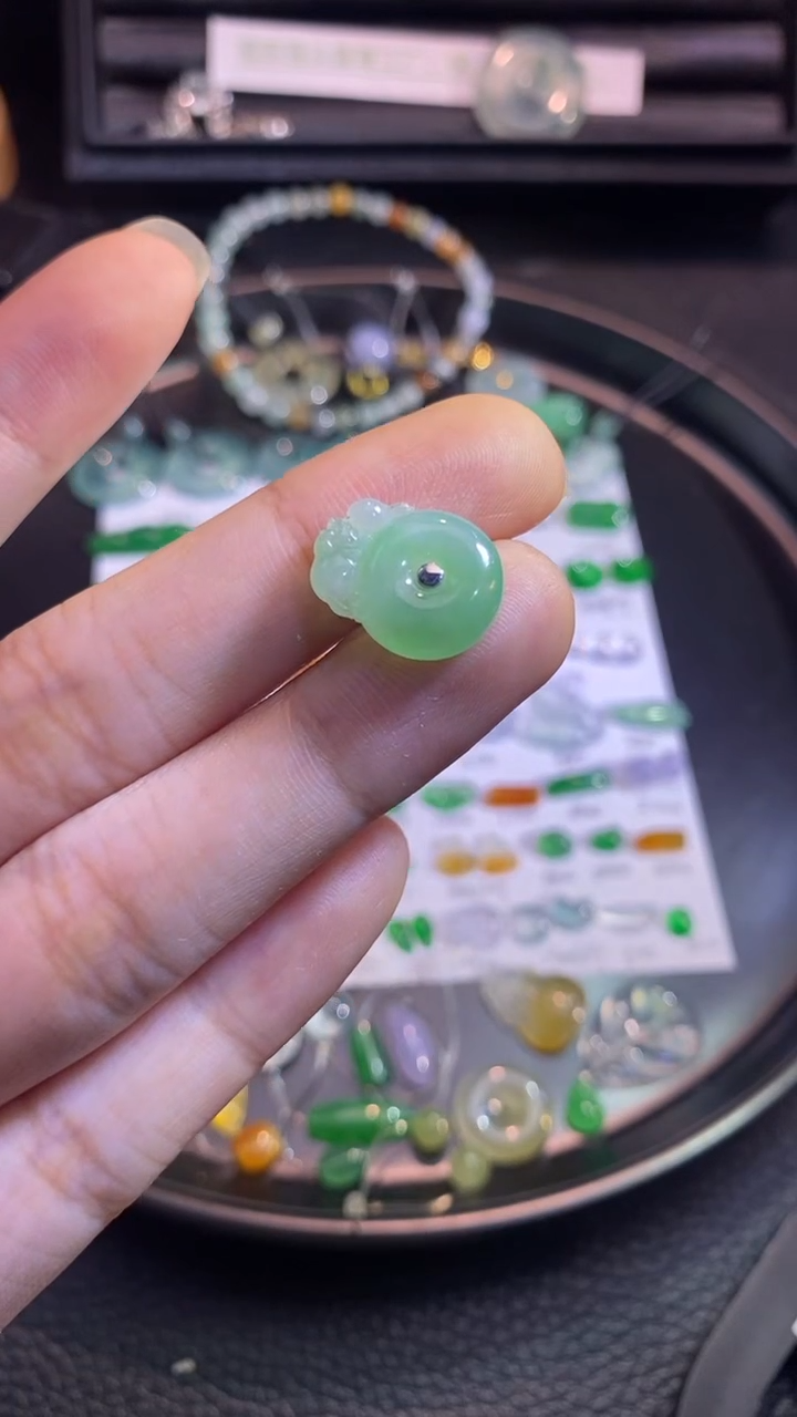 翡翠挂件未镶嵌福贝