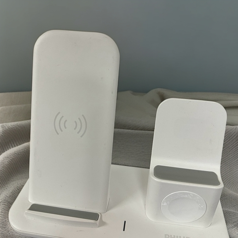 9新  三合一无线充/裸机微瑕无配件介意勿拍