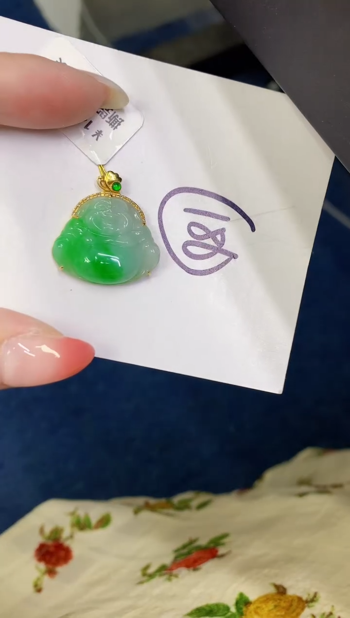 翡翠18K金镶嵌颈饰缅甸天然翡翠A货