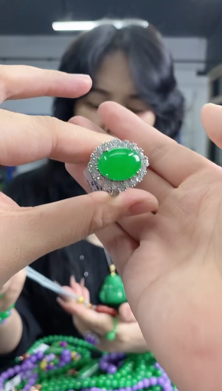 翡翠戒指未镶嵌闪购链接多样性发其一，颜色微差