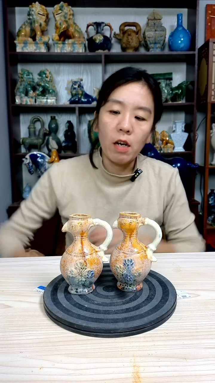 经典一对精美复古风格瓷器