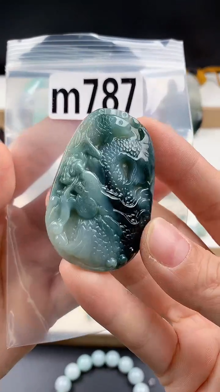 颈饰未镶嵌翡翠天然翡翠吊坠挂件