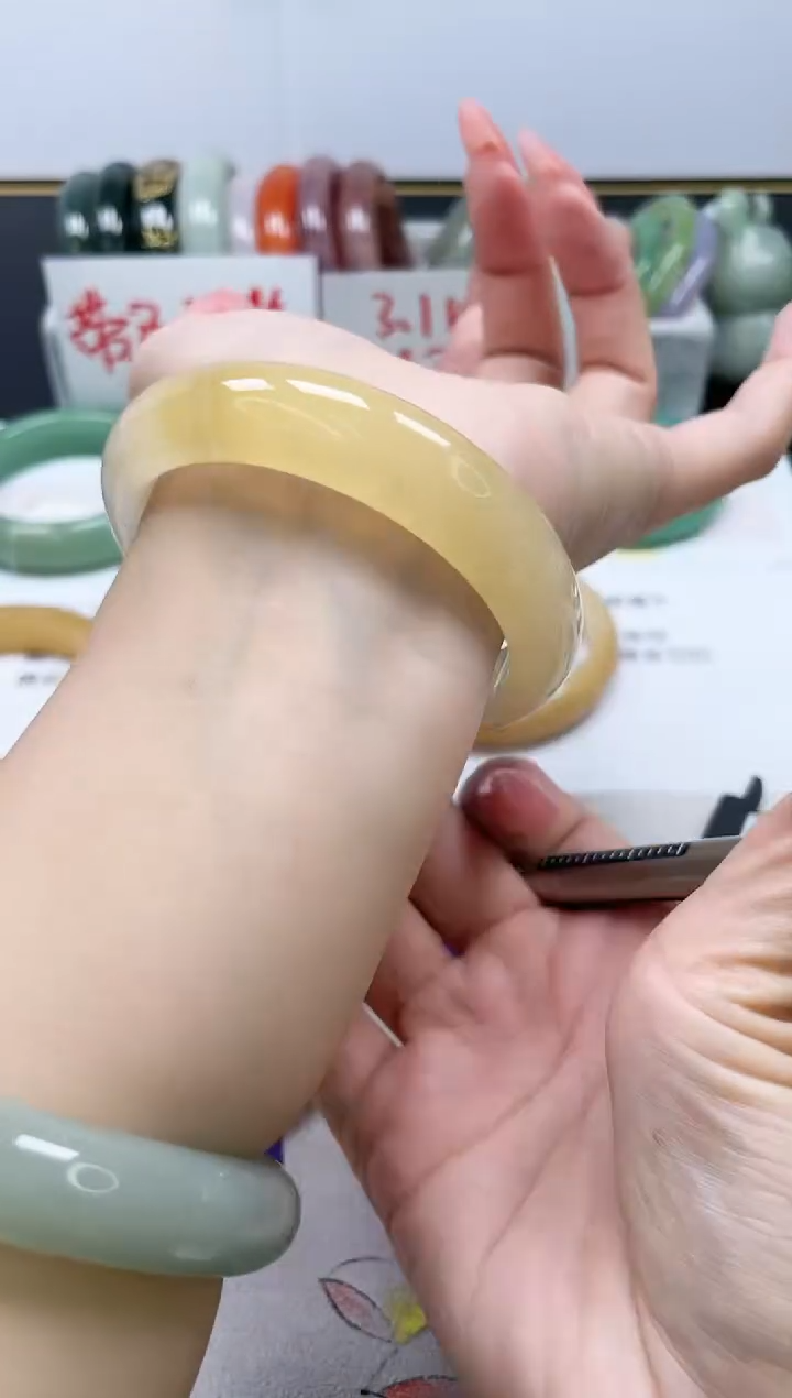 【闪购商品】石英质玉手镯未镶嵌245/59.1