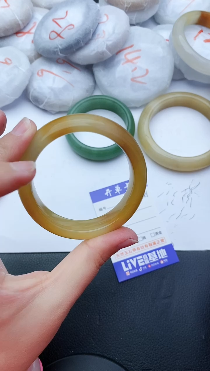【闪购商品】石英质玉手镯未镶嵌241+51/52