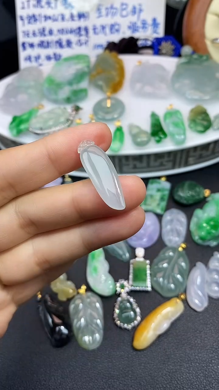 颈饰未镶嵌翡翠吊坠