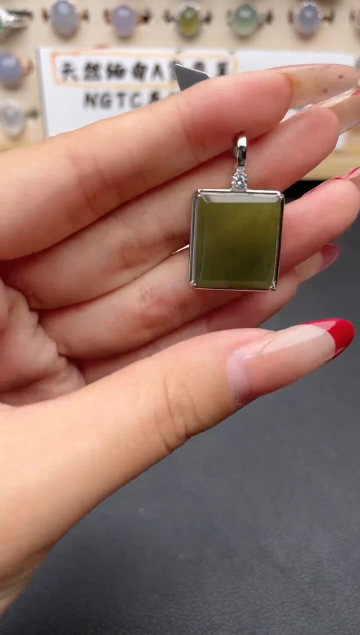 【闪购商品】翡翠吊坠(赠链)银S925镶嵌一物一证一礼盒