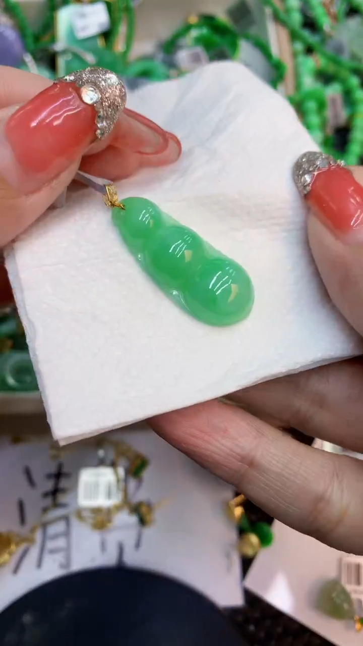 颈饰未镶嵌翡翠1