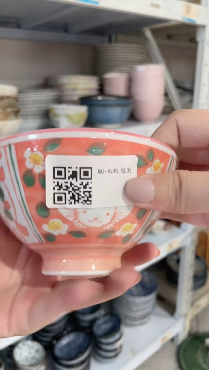 陶瓷一只微瑕吉祥兔红色4.9英寸碗