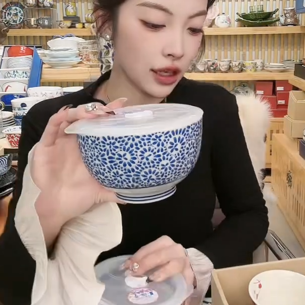 新福利一【单支】日本进口有田烧手绘汤草地纹带盖小丼碗13cm-蓝