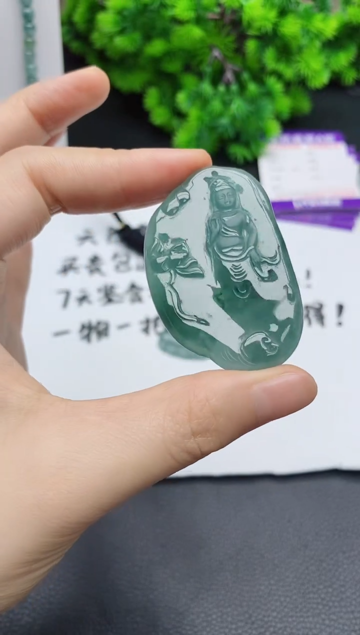 颈饰未镶嵌翡翠 