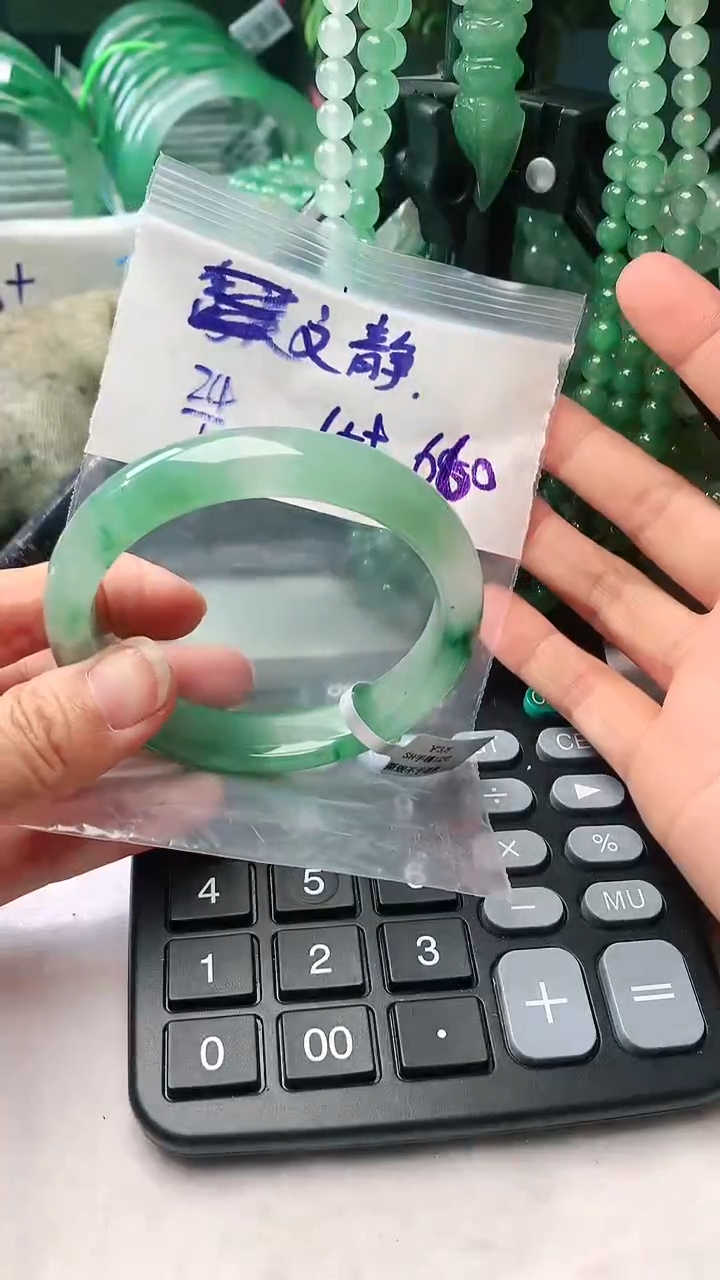 【闪购商品】石英质玉手镯未镶嵌1