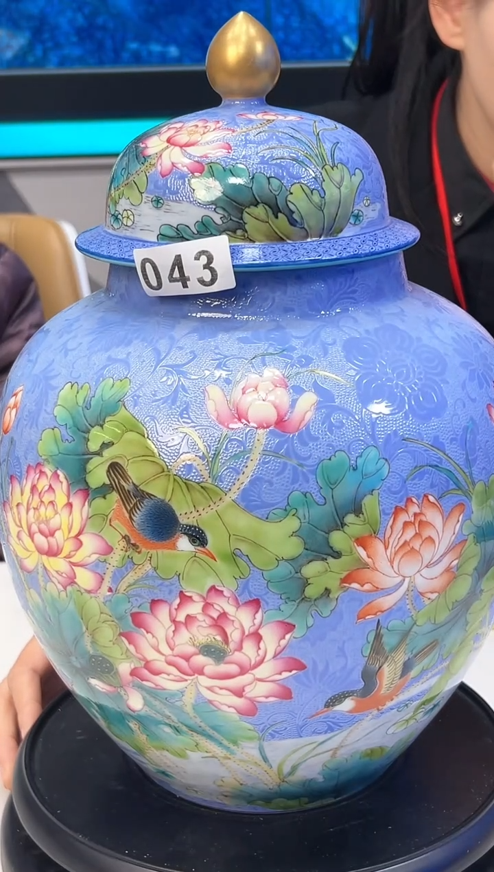 【闪购商品】瓶淡紫底扒花花鸟将军罐043