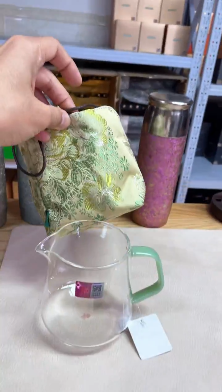 承轩浅玉公道杯+茶事包牡丹