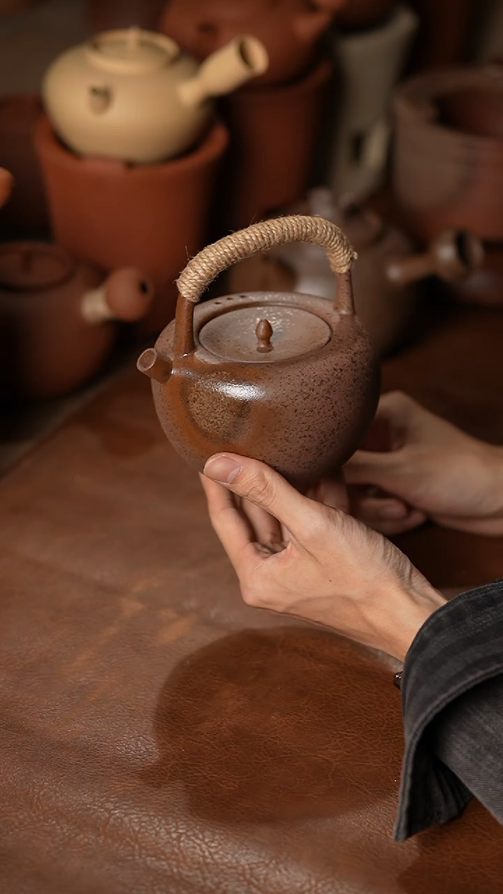 052绑绳苹果提梁壶500cc