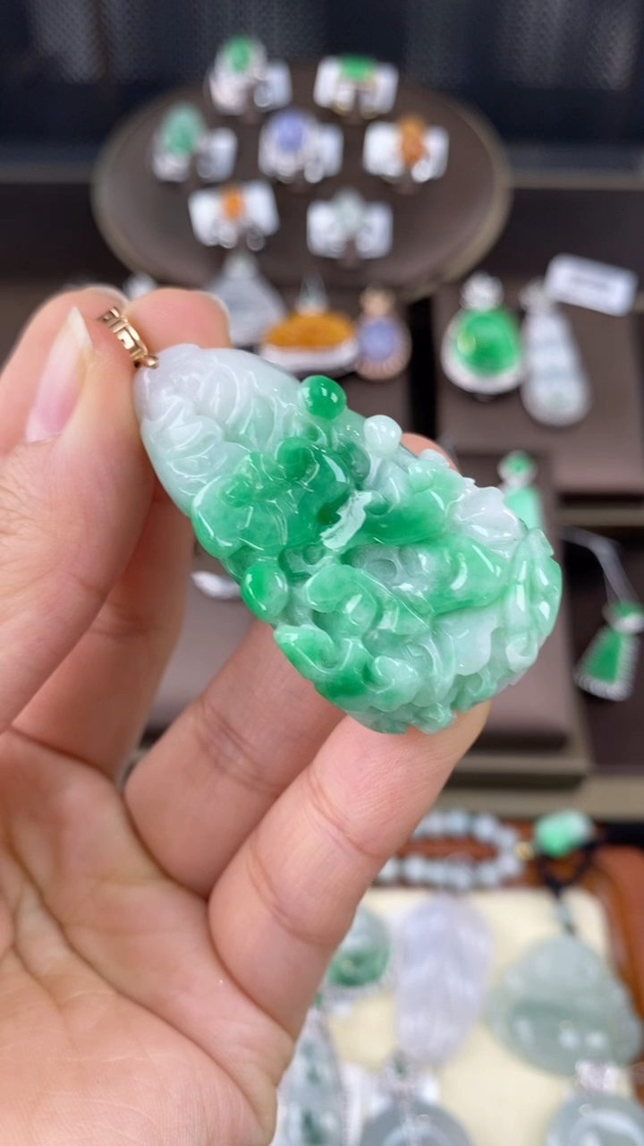 【闪购商品】翡翠吊坠(不含链)18K金镶嵌翡翠白菜