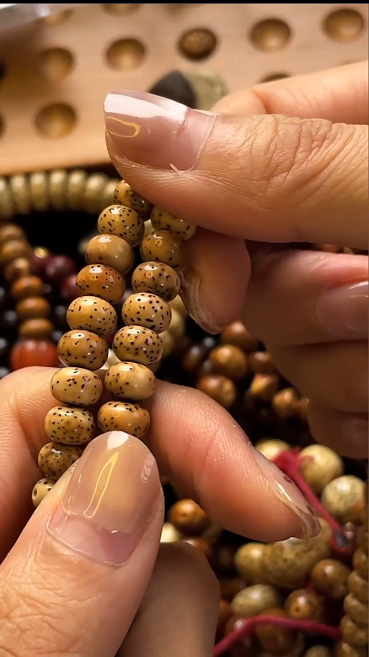 吊坠星月菩提精工级粉皮浅珀苹果珠7*5长串（B）