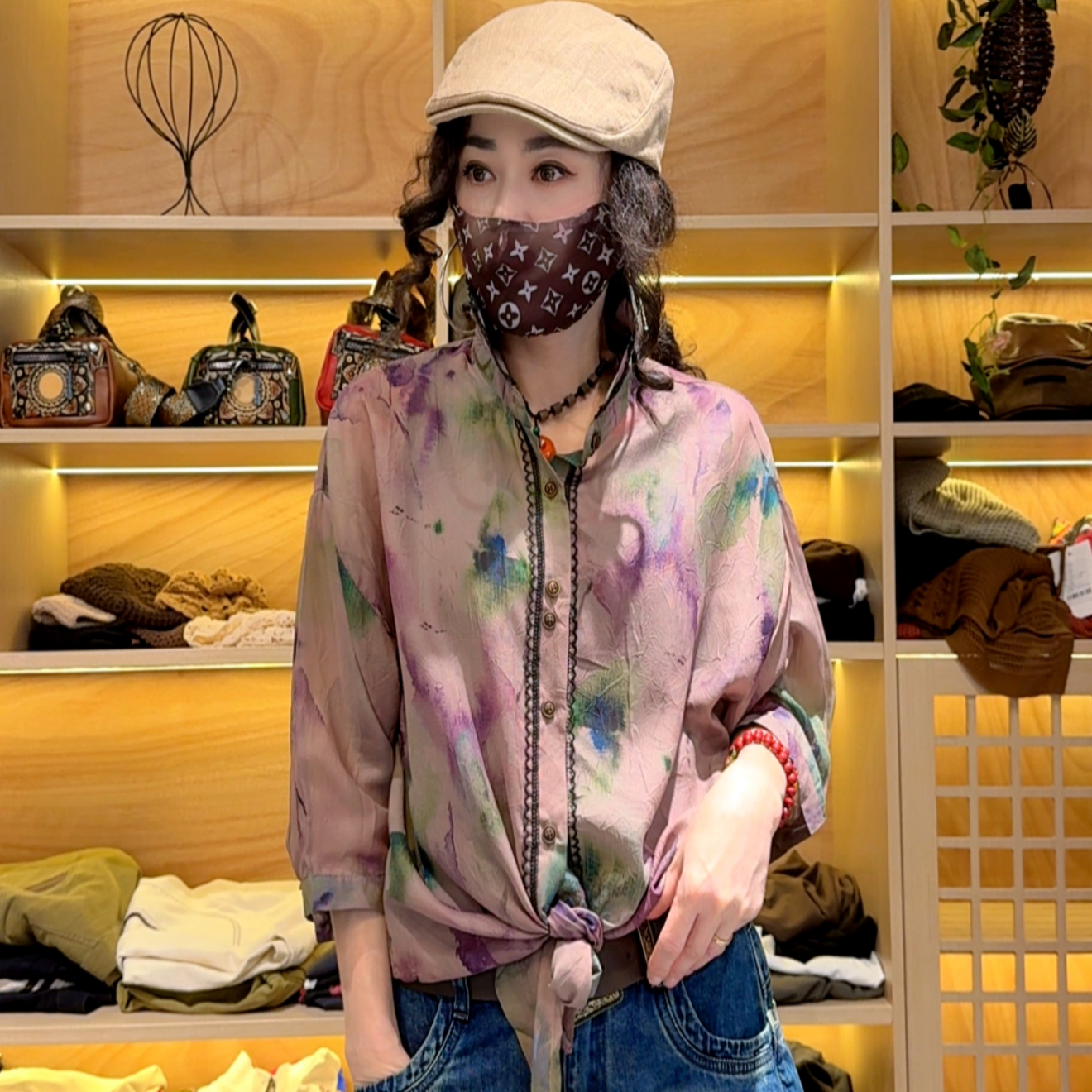 2035夏款复古文艺系带翻领印花六分袖花衬衫