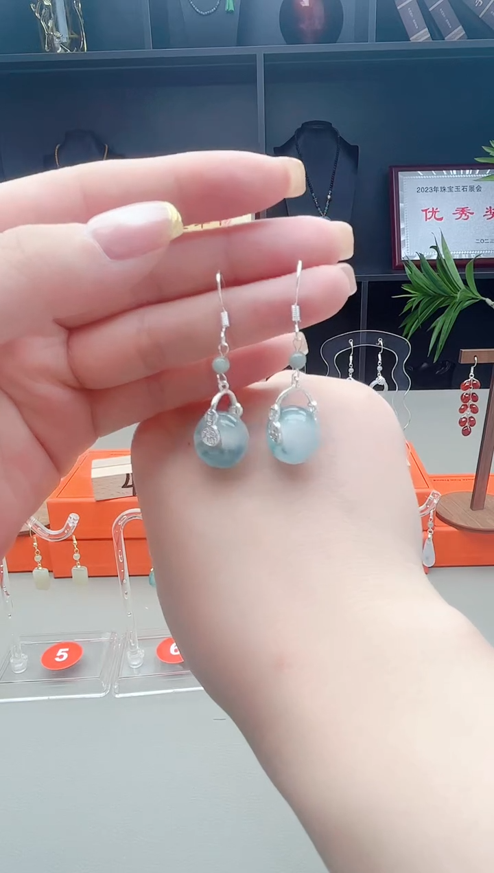 未镶嵌石英质玉（天山翠）耳钉721