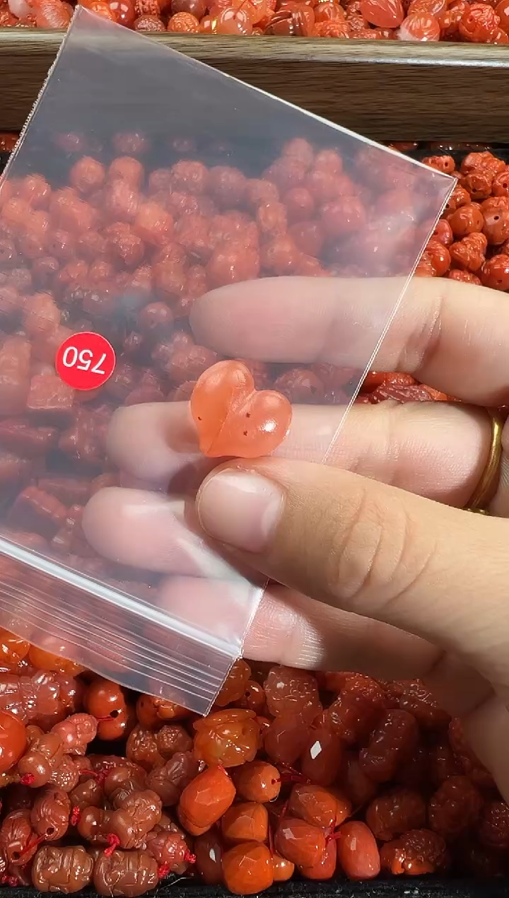 颈饰未镶嵌南红玛瑙1