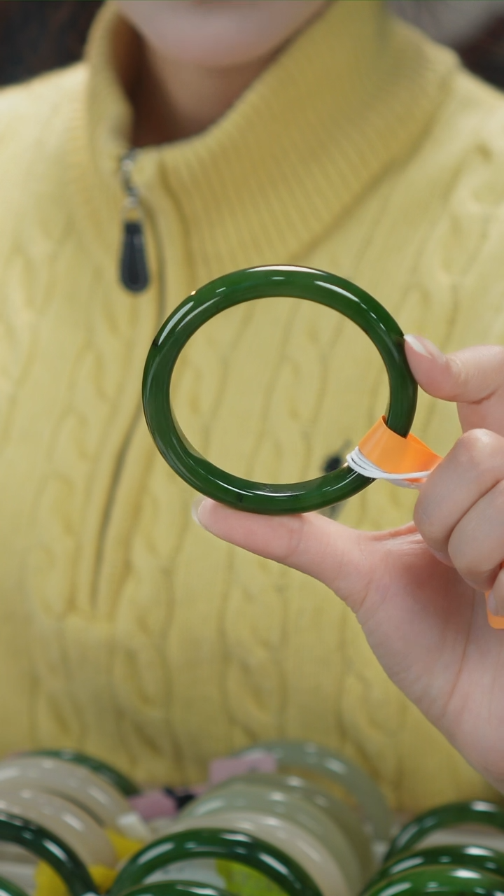 【闪购商品】和田玉手镯未镶嵌62和田玉手镯拍一发一59