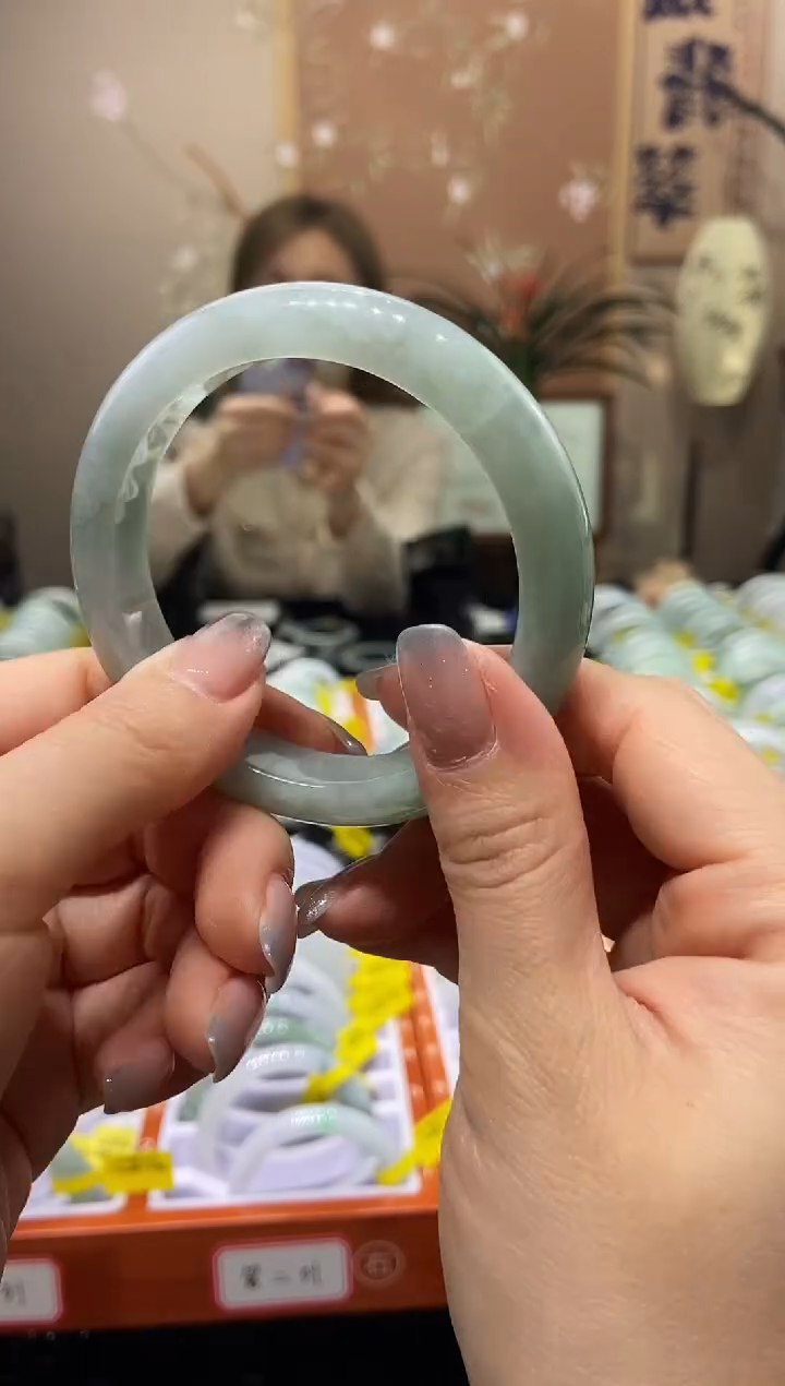 【闪购商品】翡翠手镯未镶嵌5657圈口
