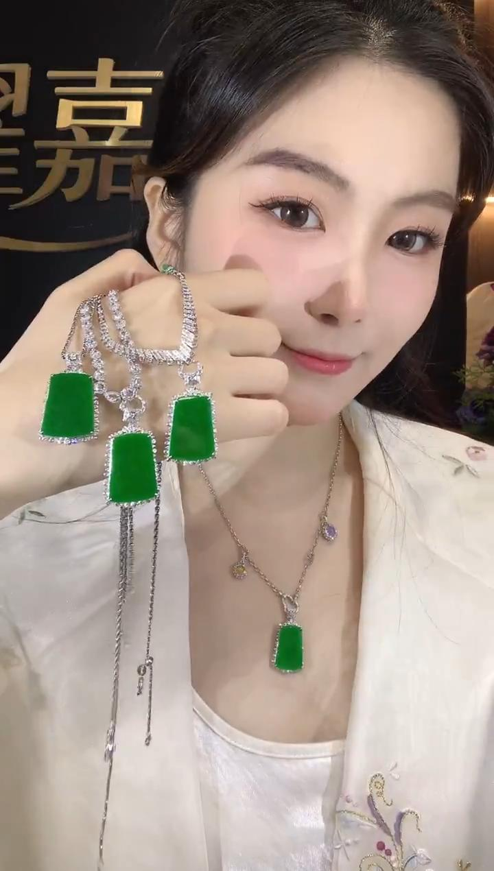 【云中意】-18K金 翡翠无事牌牌吊坠PYD（不含链) - 多样性发货一件