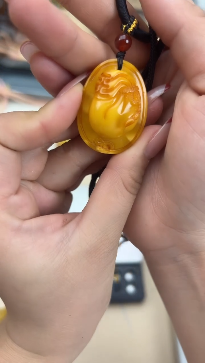 【闪购商品】琥珀裸石未镶嵌蜜蜡吊坠