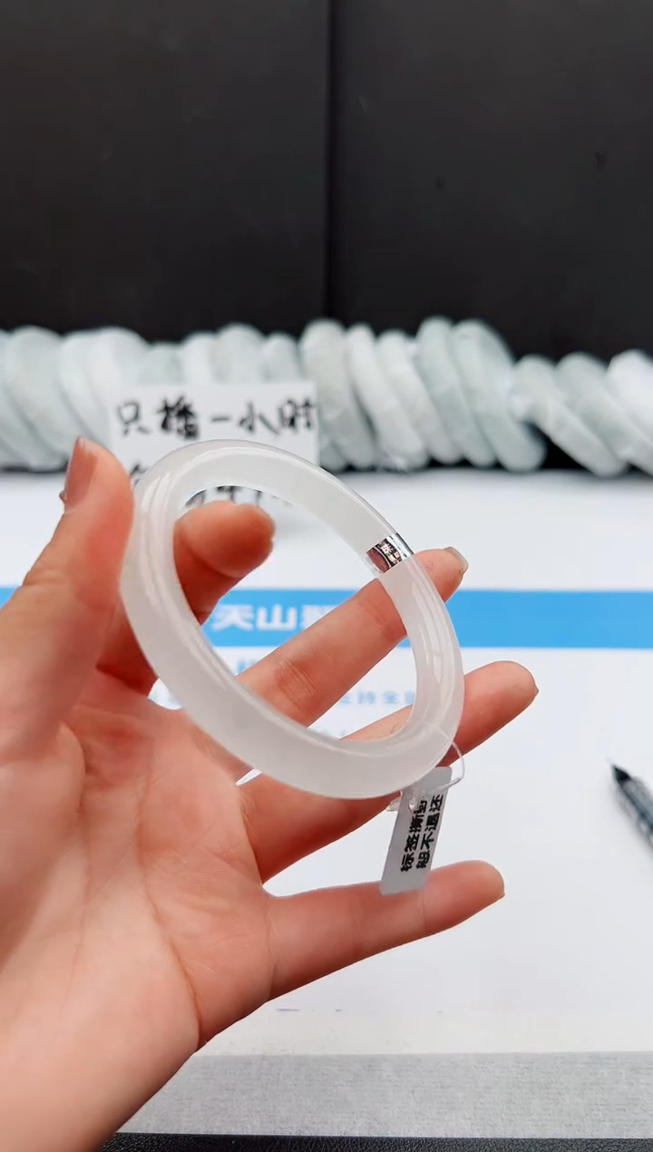 【闪购商品】石英质玉手镯未镶嵌j85-B58.8