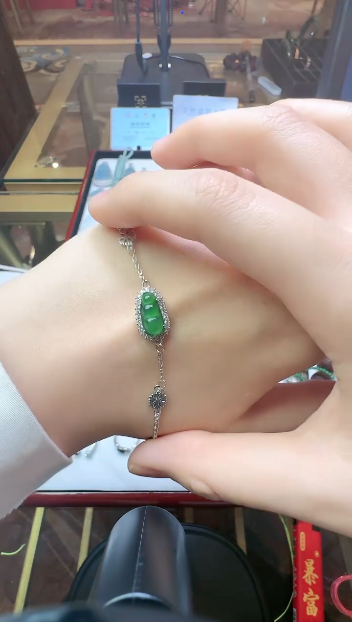 【闪购商品】翡翠吊坠(不含链)未镶嵌翡翠