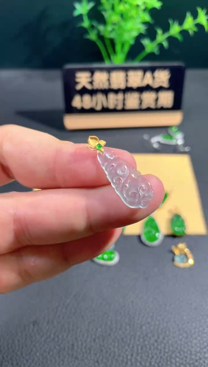 【闪购商品】翡翠颈饰18K金镶嵌翡翠