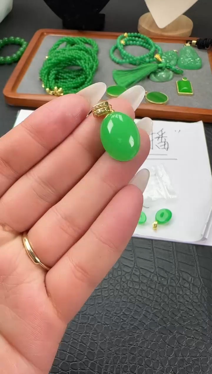 未镶嵌翡翠耳饰椭圆蛋面吊坠