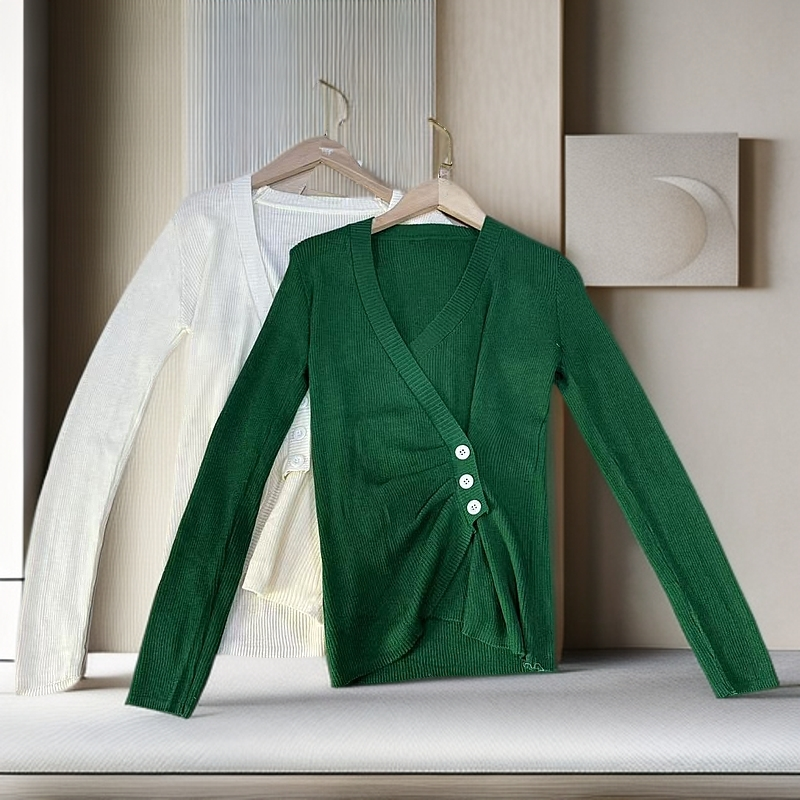 8980长袖三扣针织衫