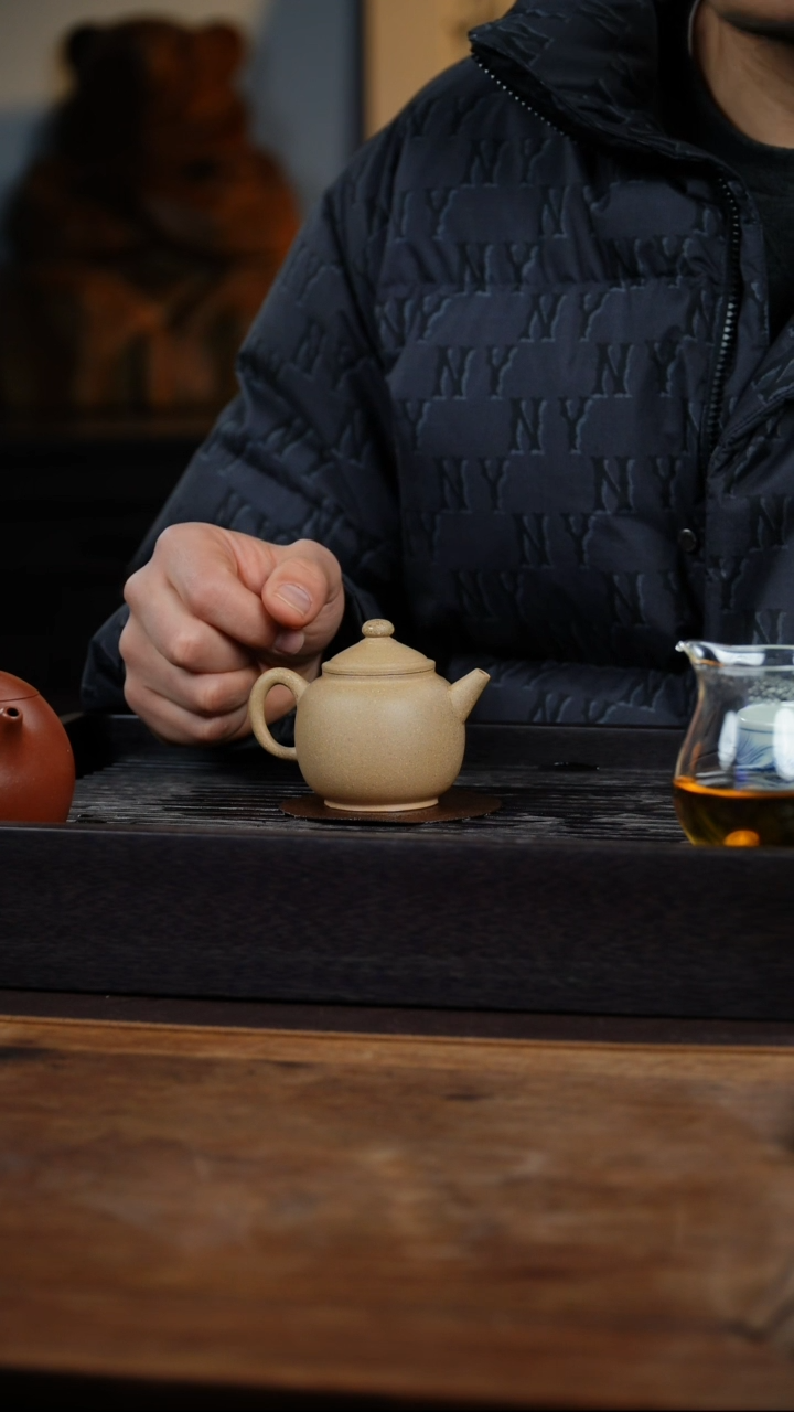 【闪购商品】紫砂茶壶120C  笠帽巨轮