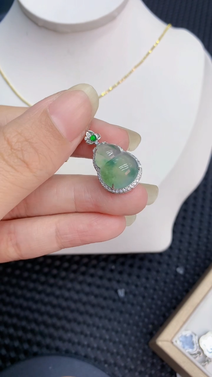 【闪购商品】翡翠颈饰18K金镶嵌            88