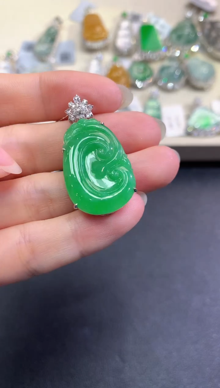 【闪购商品】翡翠颈饰18K金镶嵌C103   