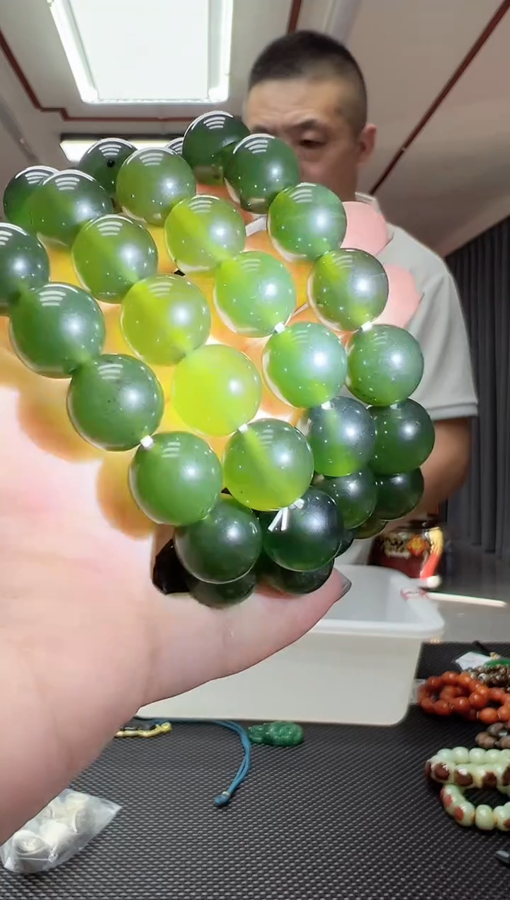 【闪购商品】蛇纹石玉手串未镶嵌多样性发货其中发一