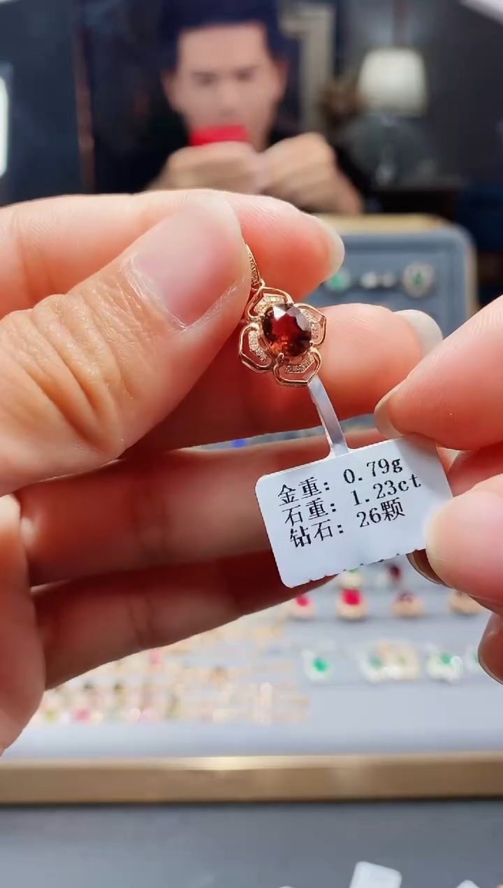 【闪购商品】碧玺颈饰18K金镶嵌1.23.